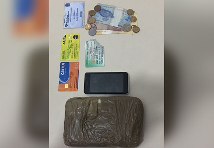 Droga estava escondida dentro de uma bolsa (Foto: Ubatã Notícias)