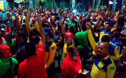 Trabalhadores decidiram entrar em greve em assembleia realizada em Salvador 