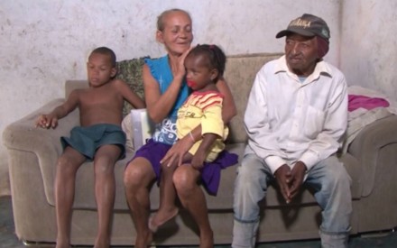 Família depende da aposentadoria para se sustentar (Foto: Reprodução/TV Subaé) 