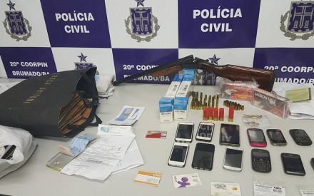 Arma e munições foram encontradas com mulher presa na BA