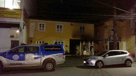 Escritório de advocacia no centro de Ipiaú sofreu incêndio na madrugada (Foto: Giro em Ipiaú)