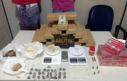 Drogas foram apreendidas com dois suspeitos de tráfico (Foto: Divulgação/PM) 