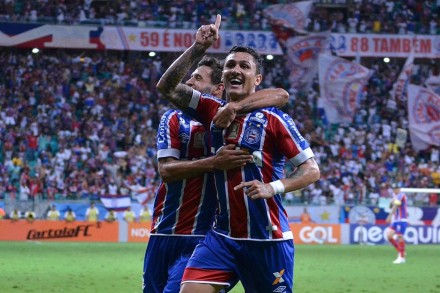 Com gols de Vinícius e Régis, tricolor venceu o Corinthians 