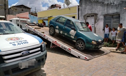 Veículo foi guinchado para pátio do Detran de Ipiaú (Foto: Garcia Jr/Ubatã Notícias)